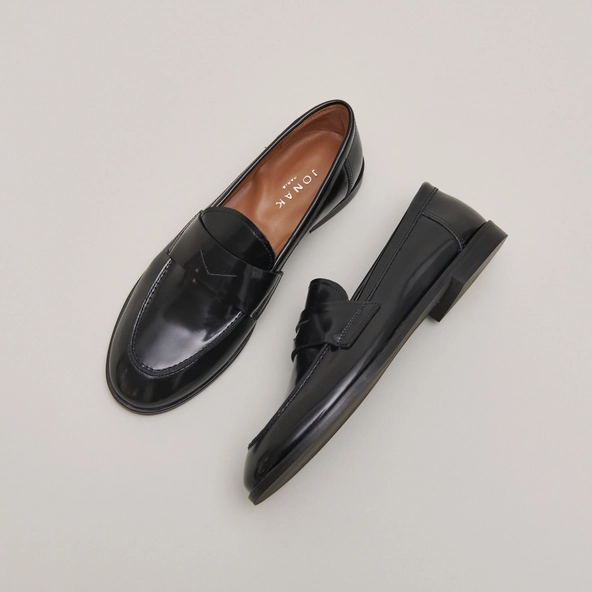 Mocassins à bouts ronds en cuir glacé noir | THELMA | Jonak
