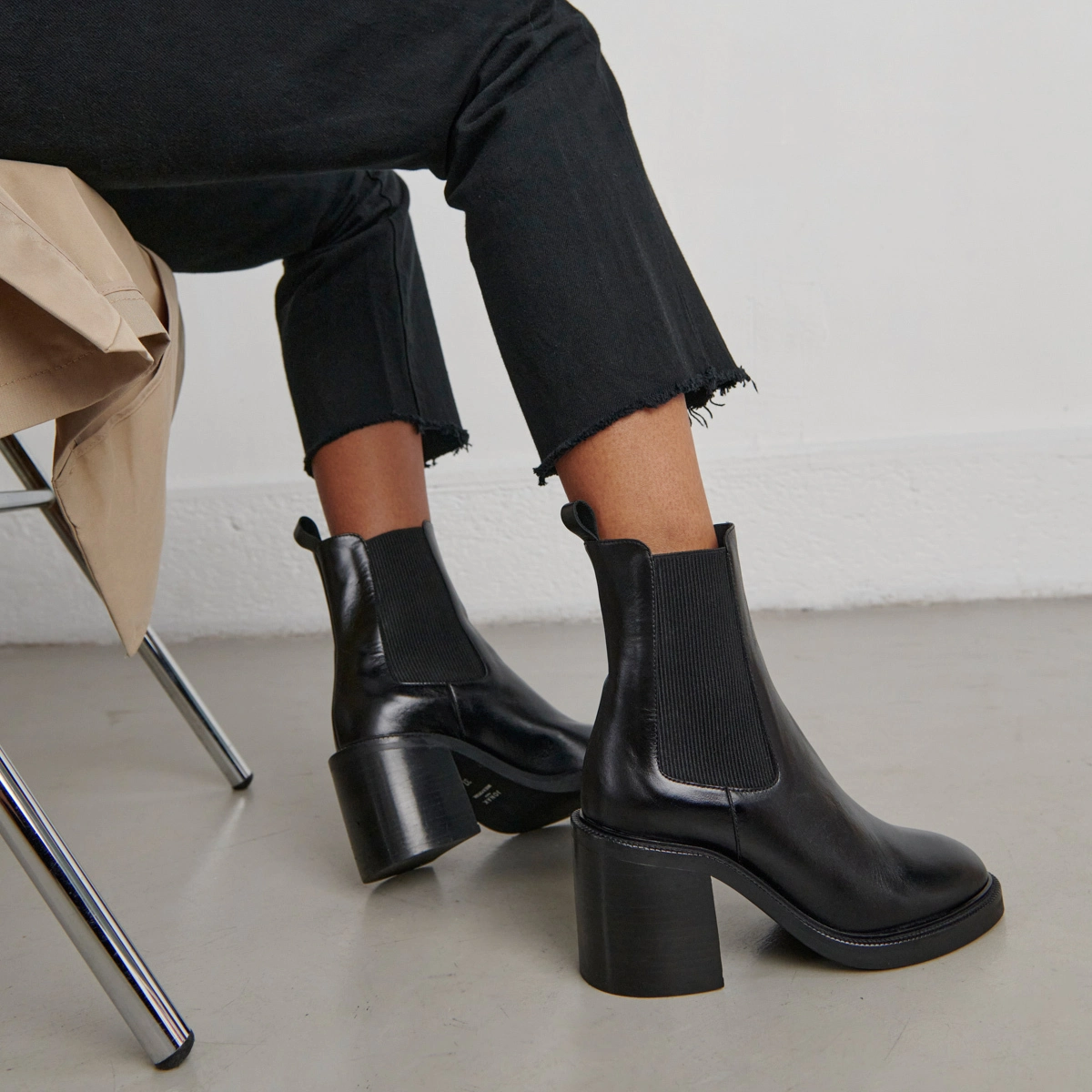 Bottines à talons en cuir noir | DOIGT | Jonak