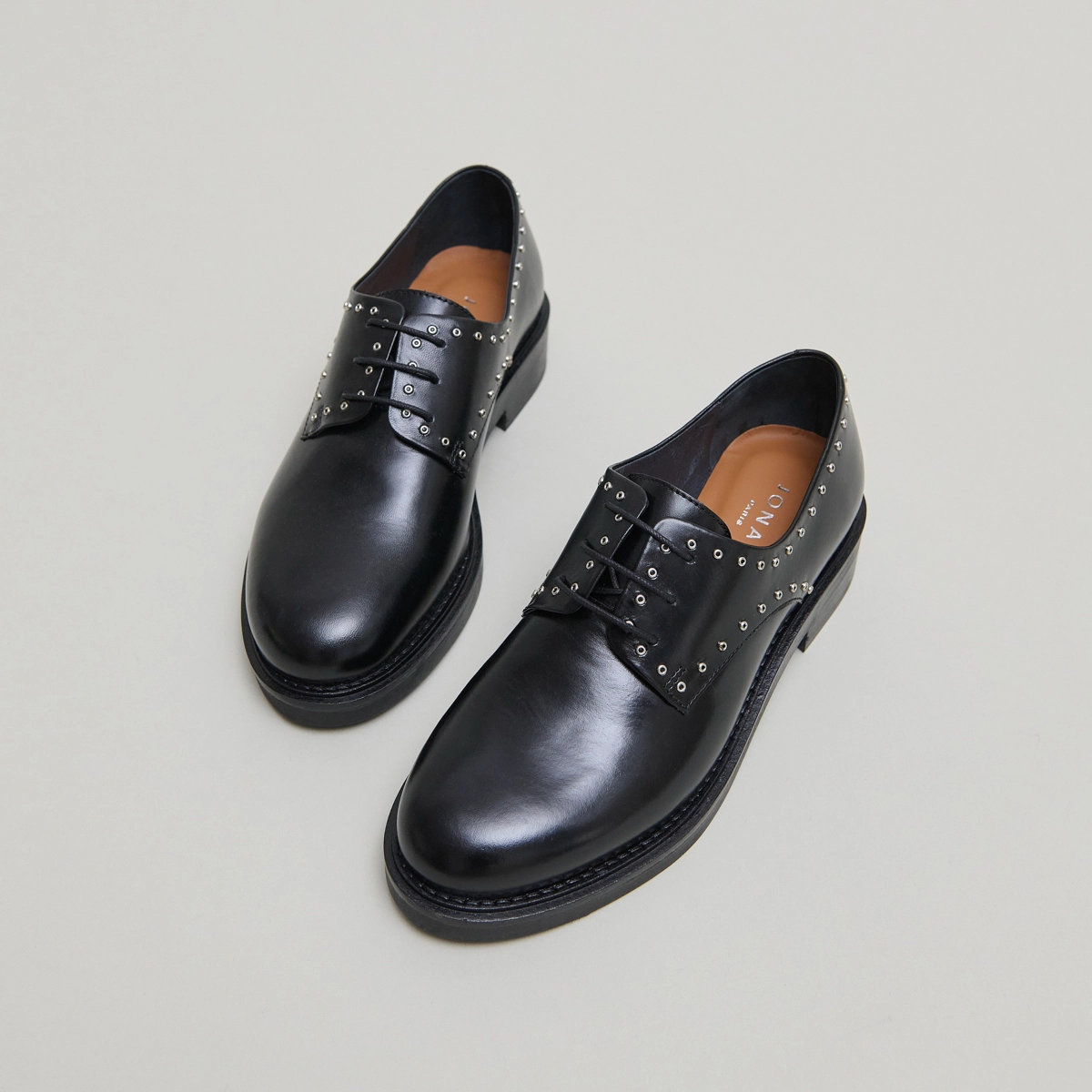 Derbies à détails argentés en cuir noir | DAHO | Jonak