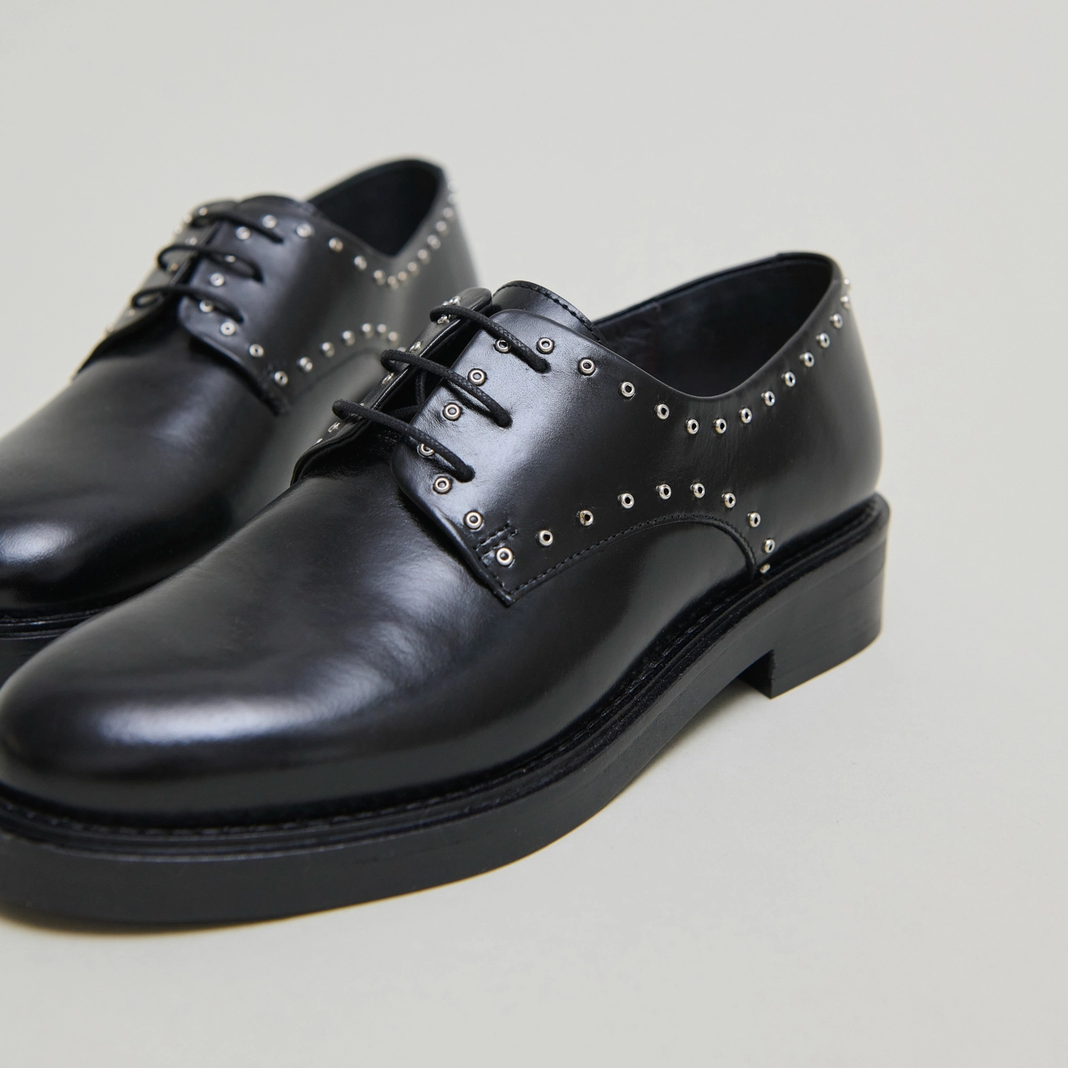 Derbies à détails argentés en cuir noir | DAHO | Jonak