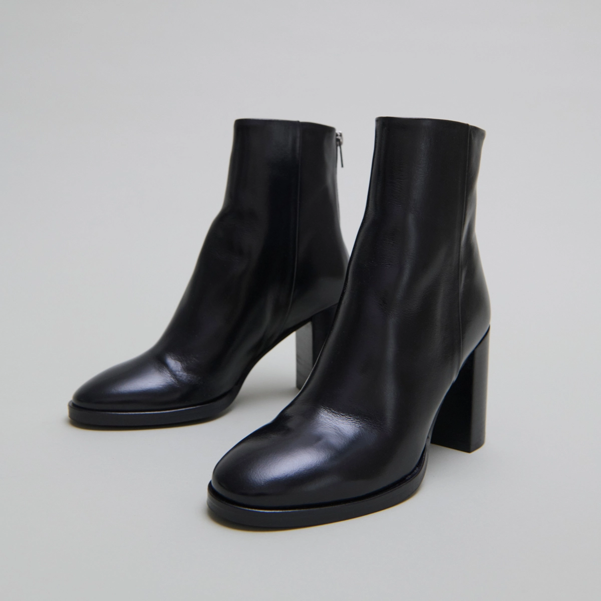 Bottines &agrave; talons en cuir noir | DEEP | Jonak