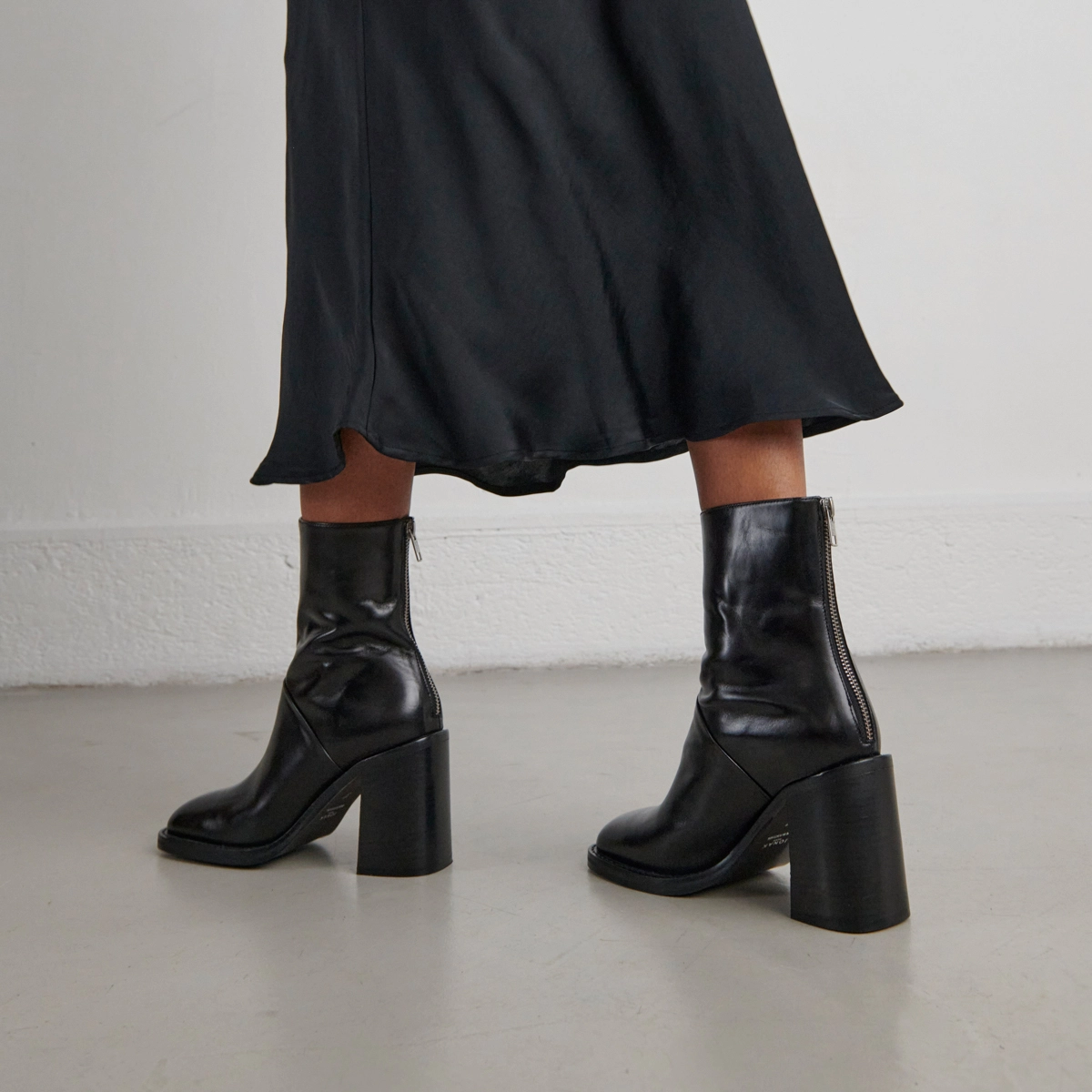 Boots à talons hauts en cuir noir | DUTY | Jonak