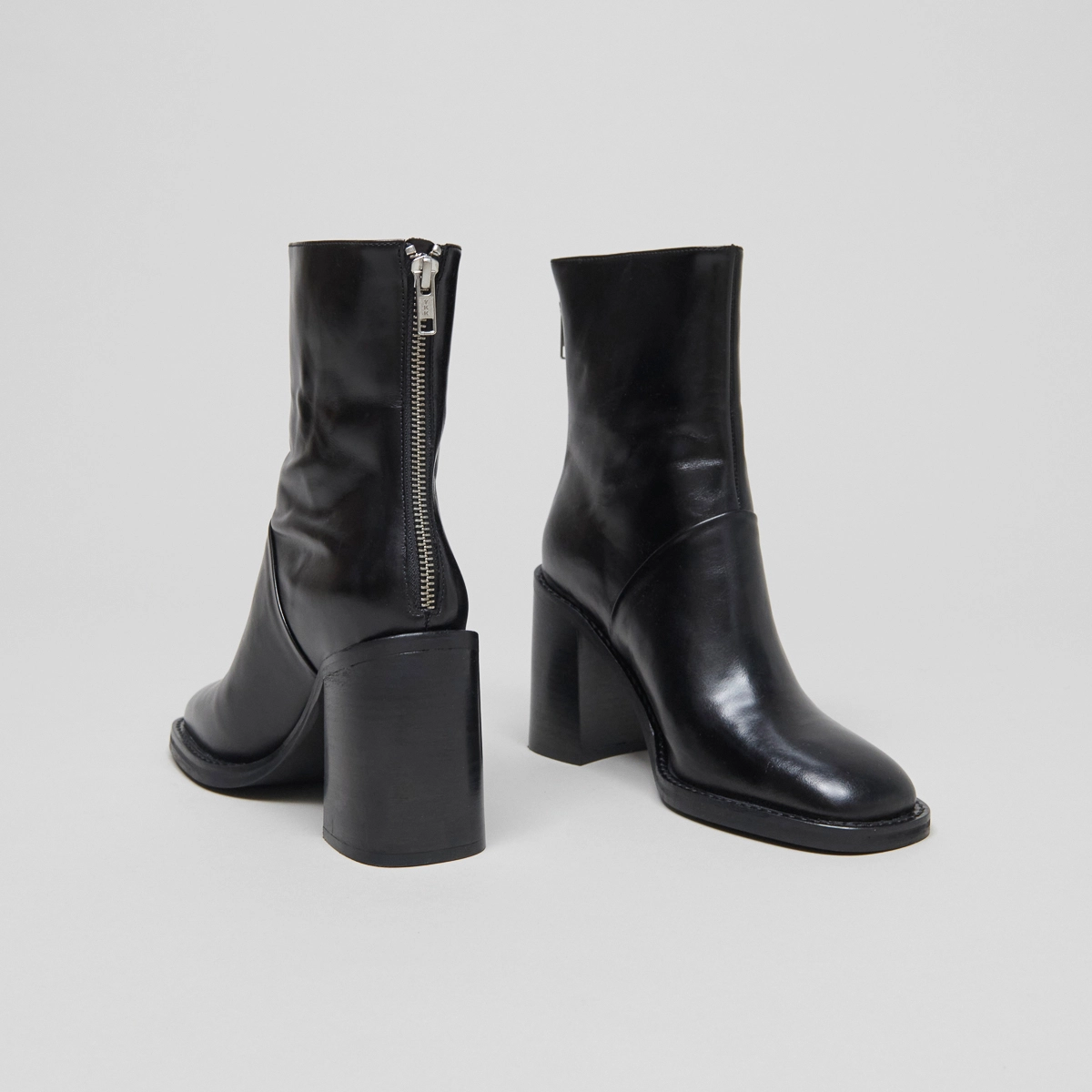 Boots à talons hauts en cuir noir | DUTY | Jonak