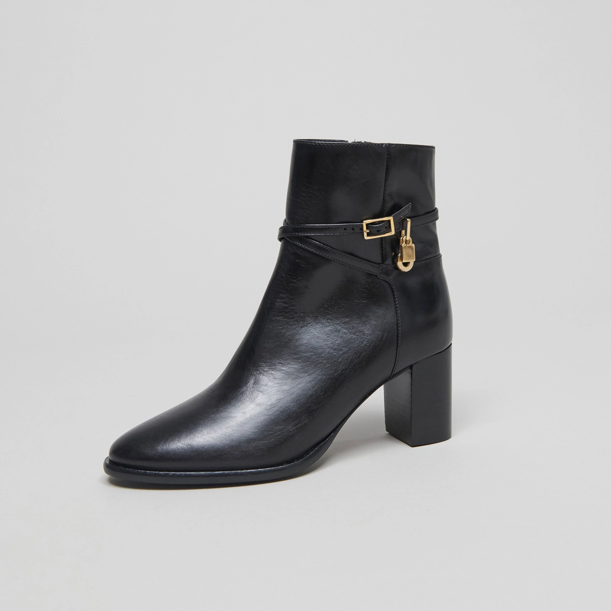 Bottines &agrave; talons haut et charms dor&eacute;s en cuir noir | DRAME | Jonak