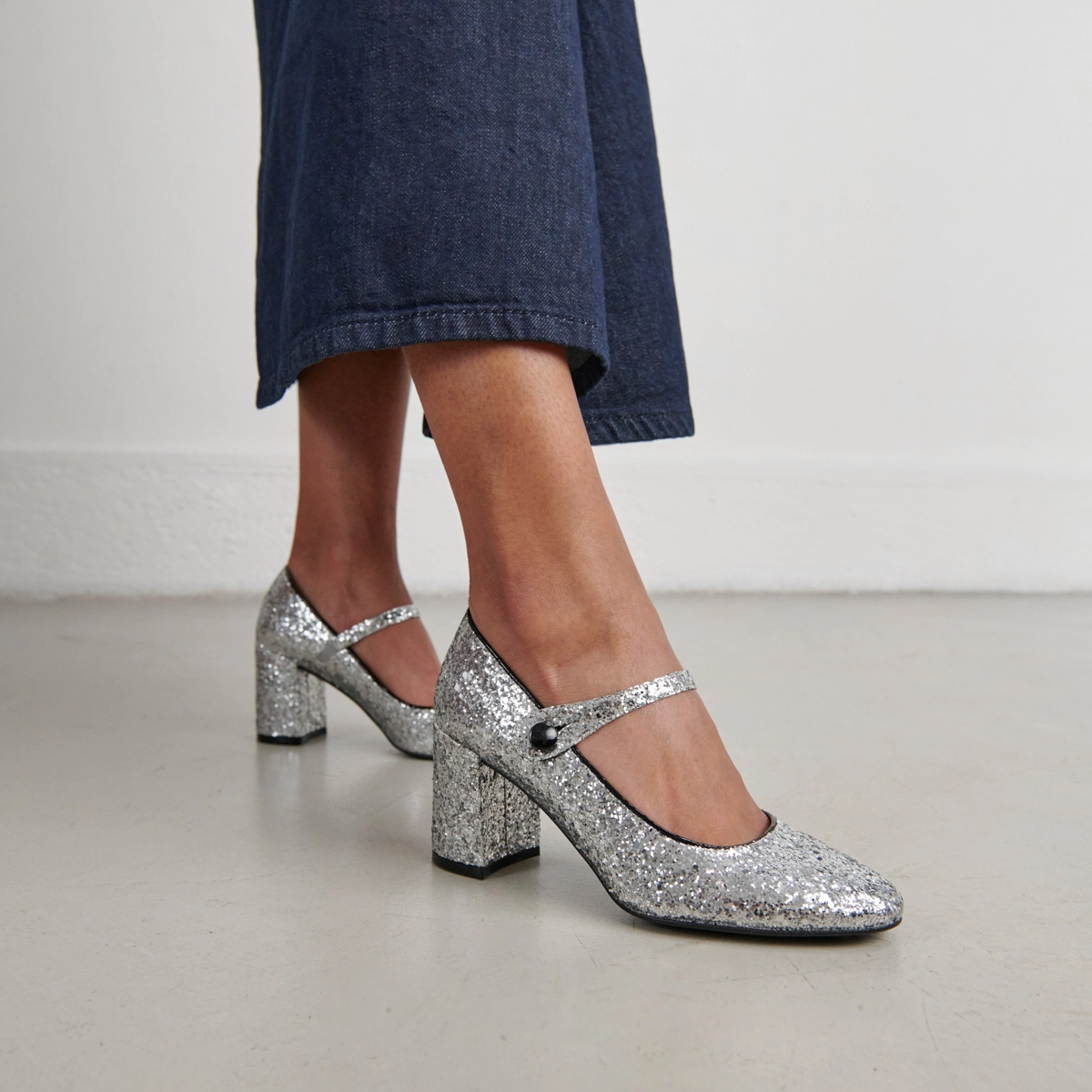 Babies &agrave; talons en glitter et vernis argent et noir | DAFT | Jonak