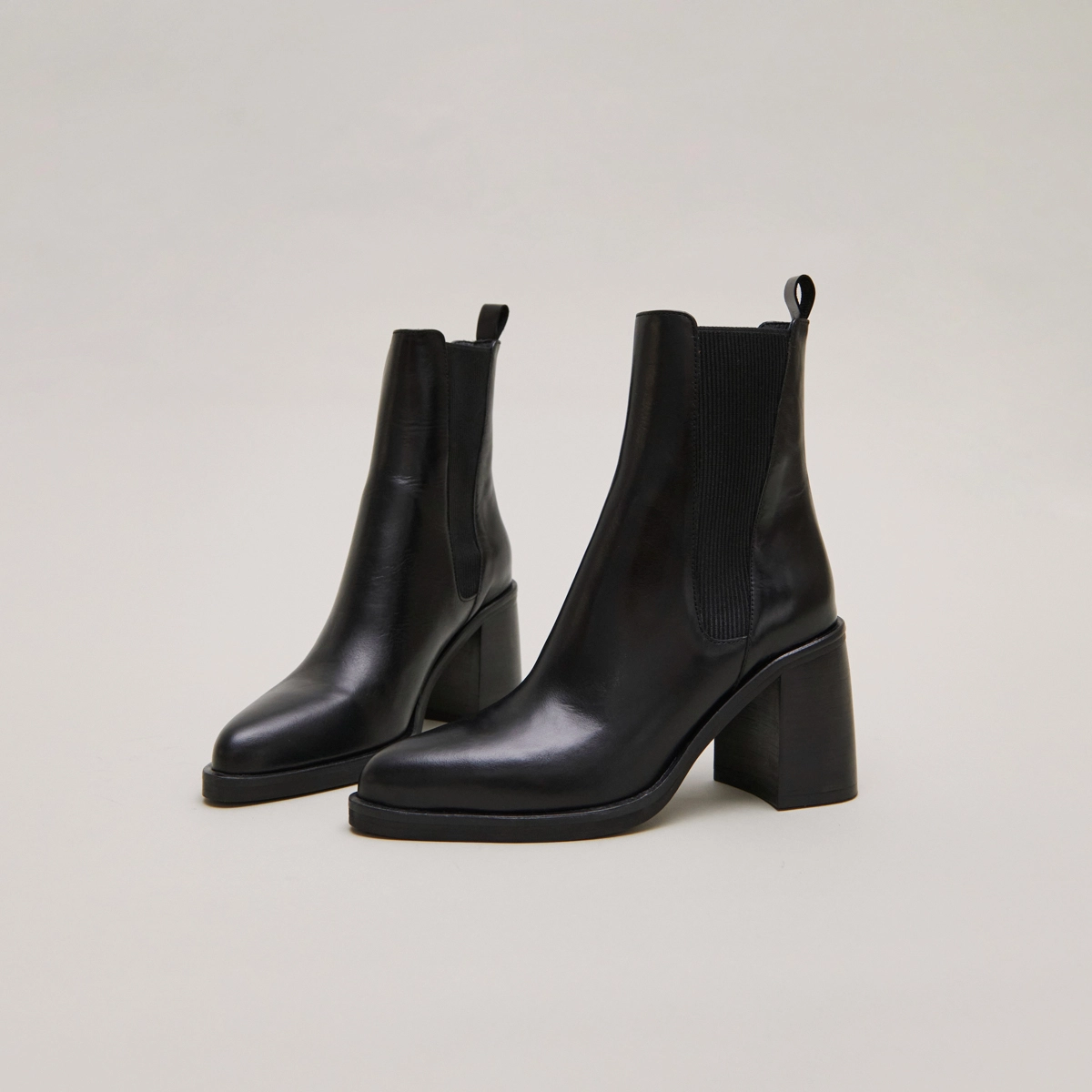 Boots à talons hauts et élastiques en cuir noir | DISCO | Jonak