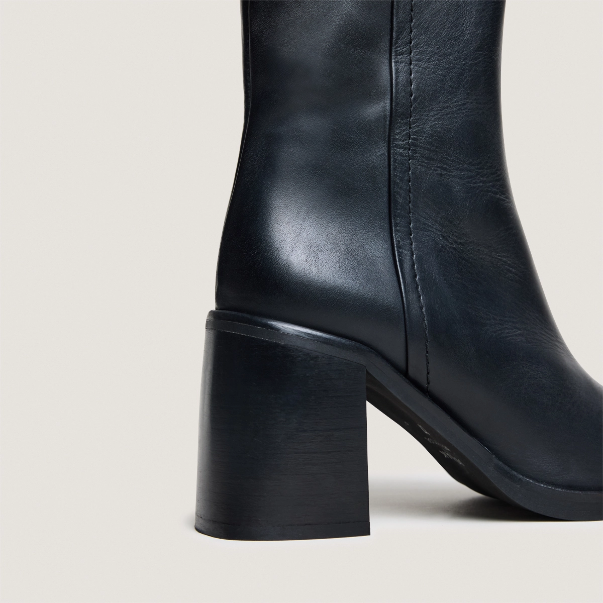 Bottines à talons en cuir noir | DOLOR | Jonak