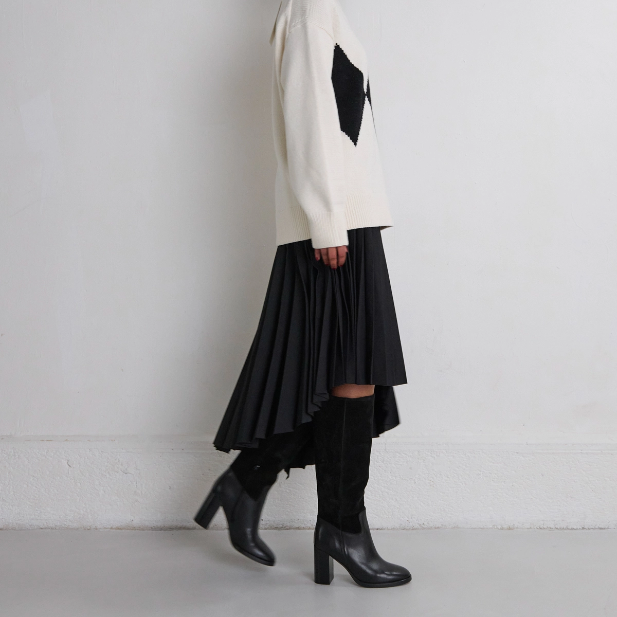 Bottes à talons en cuir et croute noirs | DOWN | Jonak