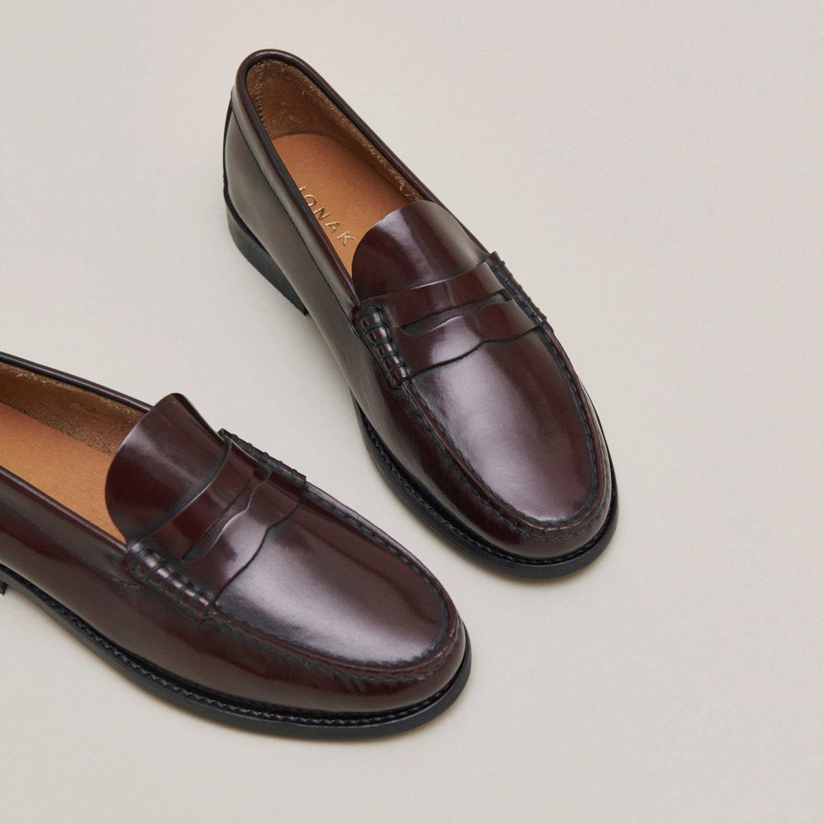 Mocassins à bouts ronds en cuir patiné bordeaux | ODELYA | Jonak