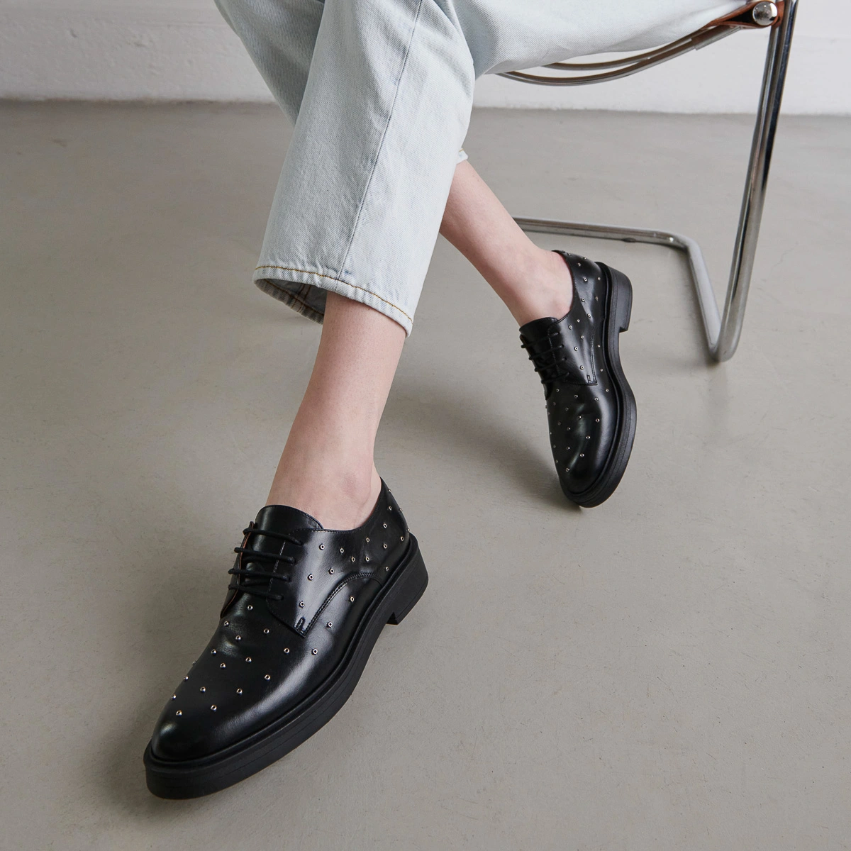Derbies à détails argentés en cuir noir | ABEILLE | Jonak
