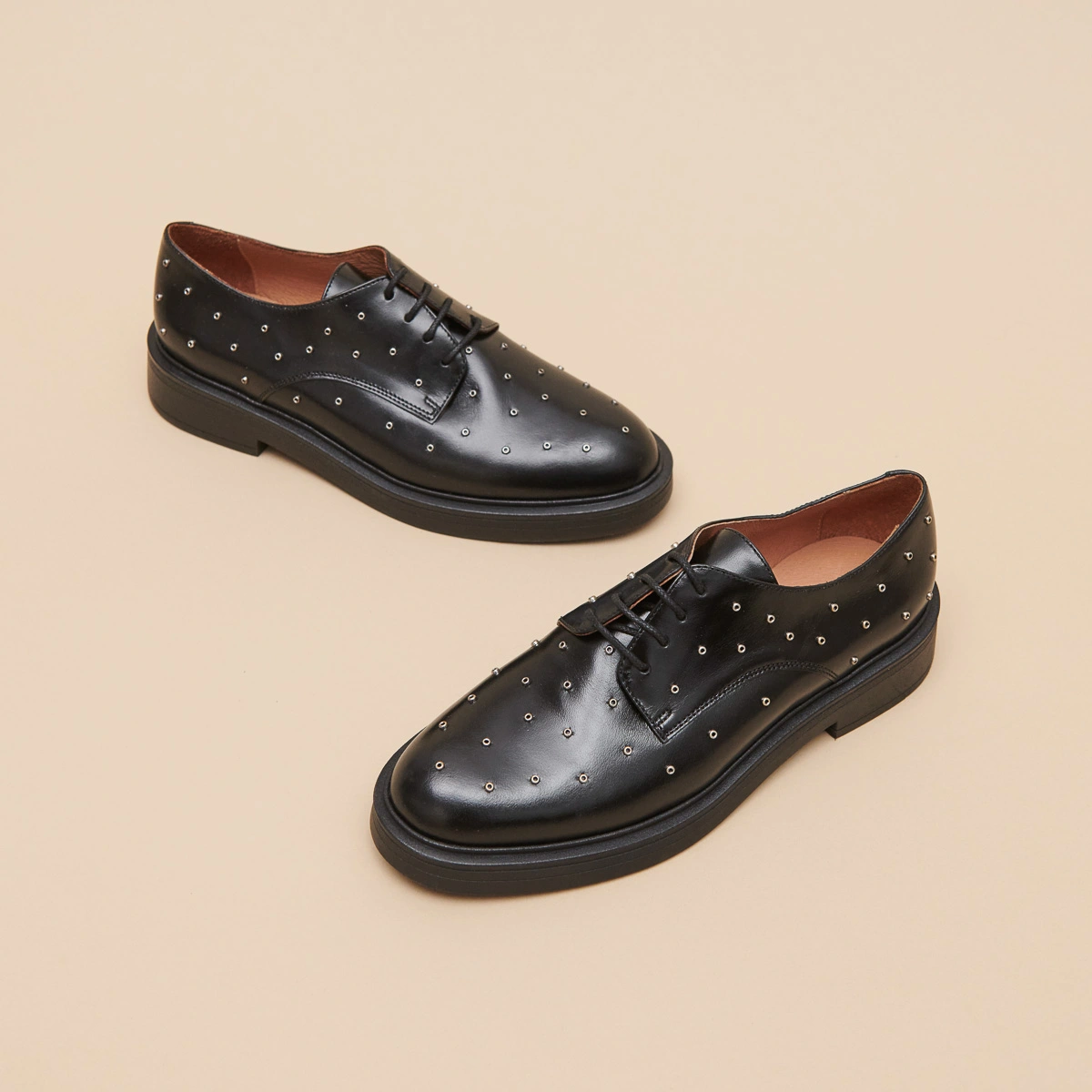 Derbies à détails argentés en cuir noir | ABEILLE | Jonak