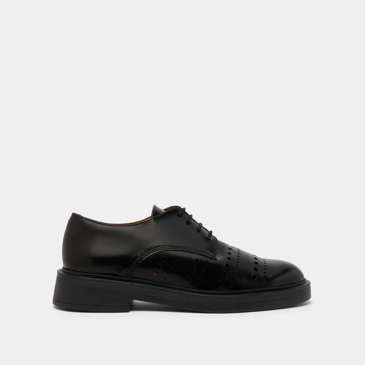 Derbies perc&eacute;es en cuir glac&eacute; noir | AMARANTE | Jonak