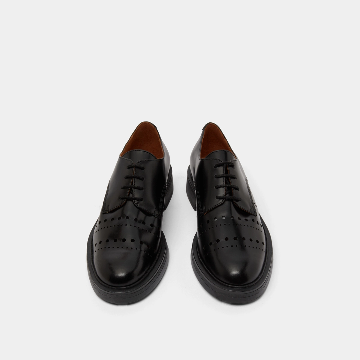Derbies perc&eacute;es en cuir glac&eacute; noir | AMARANTE | Jonak