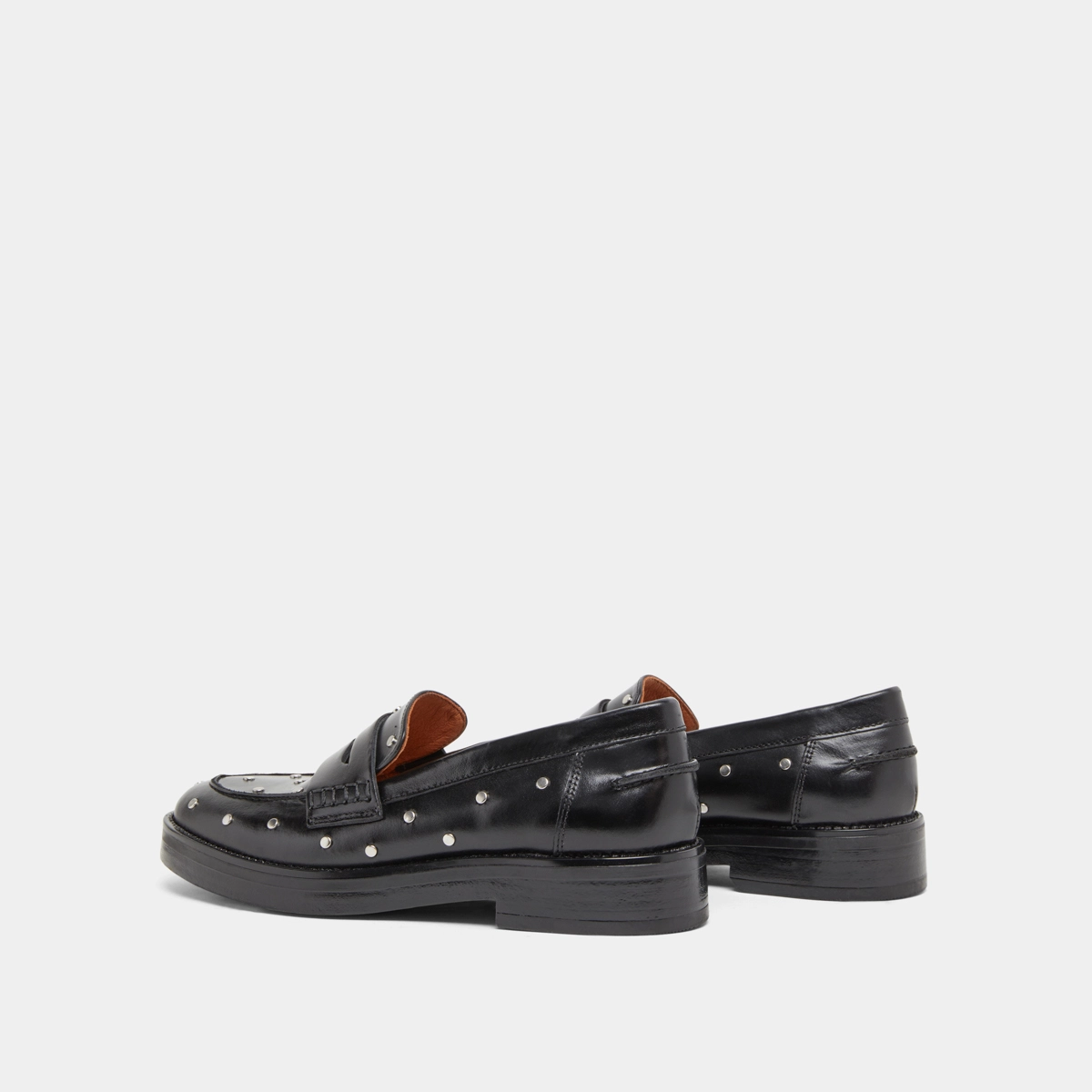 Mocassins &agrave; d&eacute;tails argent&eacute;s en cuir noir | MIRNOU | Jonak