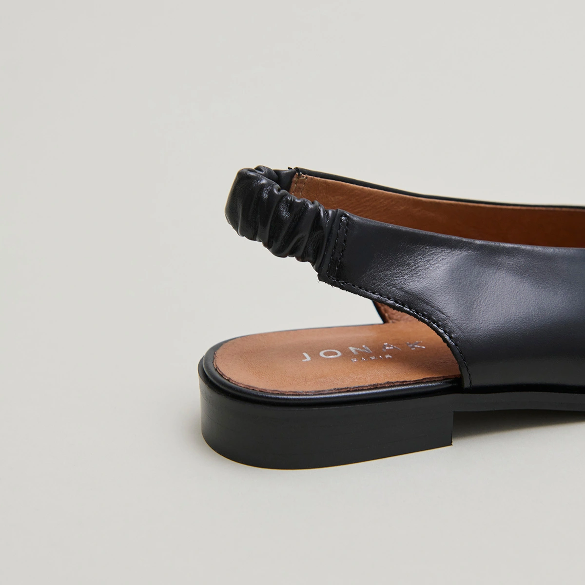 Ballerines à bouts arrières ouverts en cuir noir | ACAJOU | Jonak