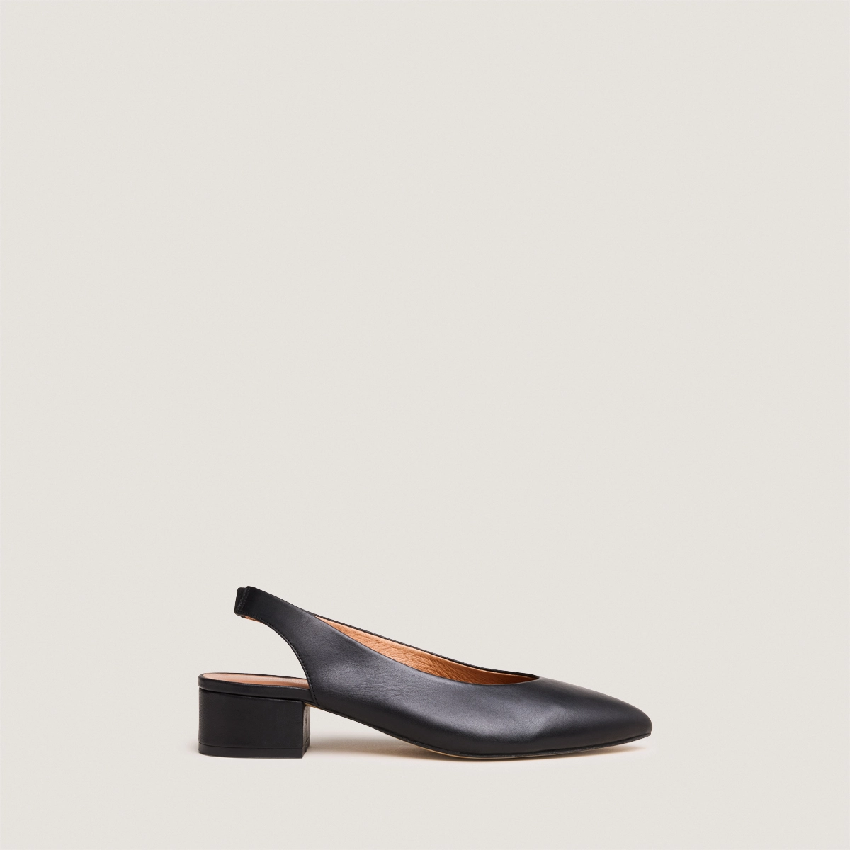 Ballerines &agrave; bouts arri&egrave;res ouverts en cuir noir | VINCE | Jonak