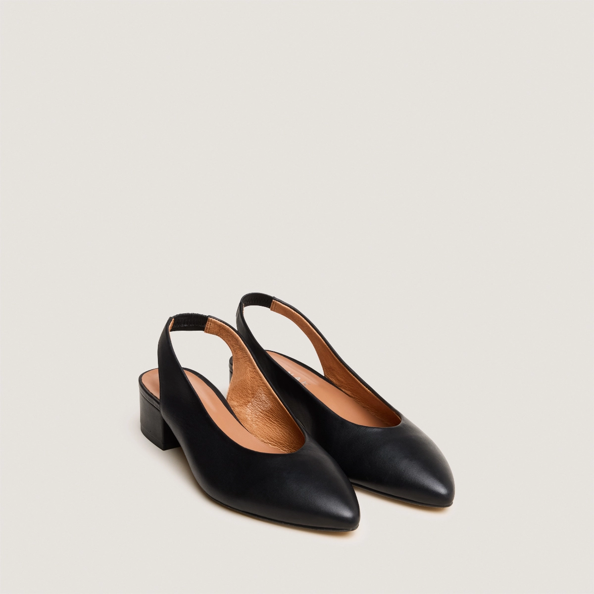 Ballerines &agrave; bouts arri&egrave;res ouverts en cuir noir | VINCE | Jonak