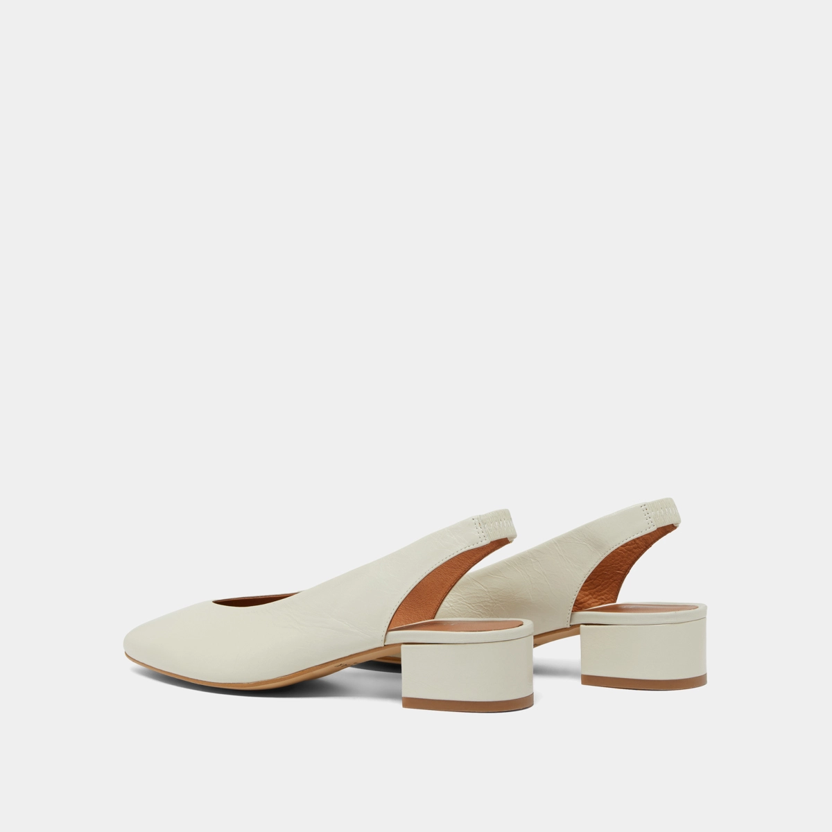 Ballerines à bouts arrières ouverts en cuir vieilli écru | VINCE | Jonak