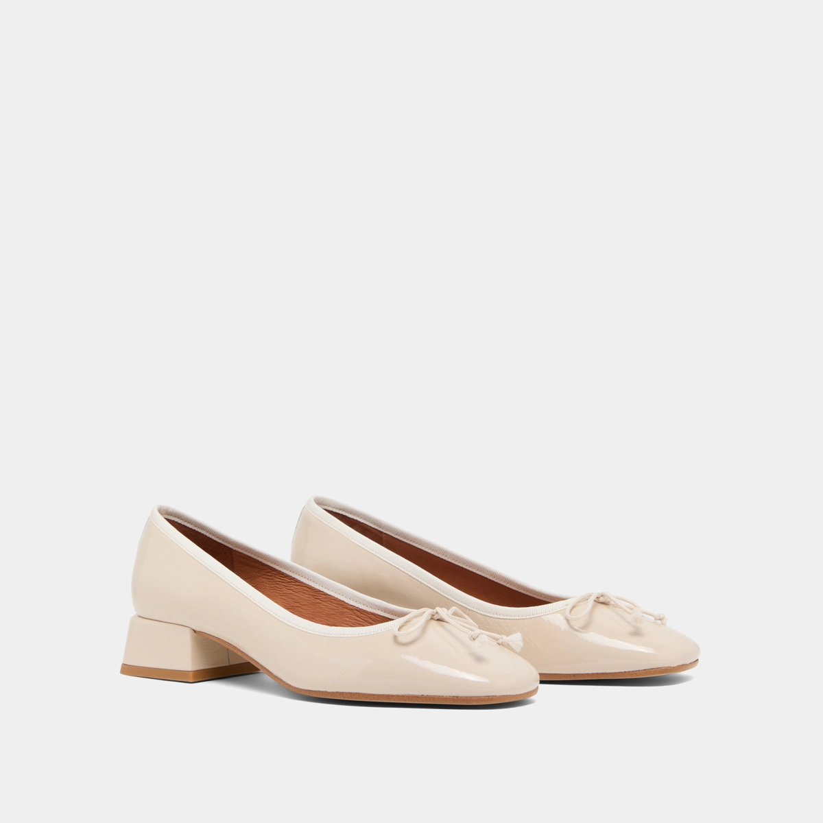 Ballerines à petits talons en vernis plissé écru | DYBIL | Jonak