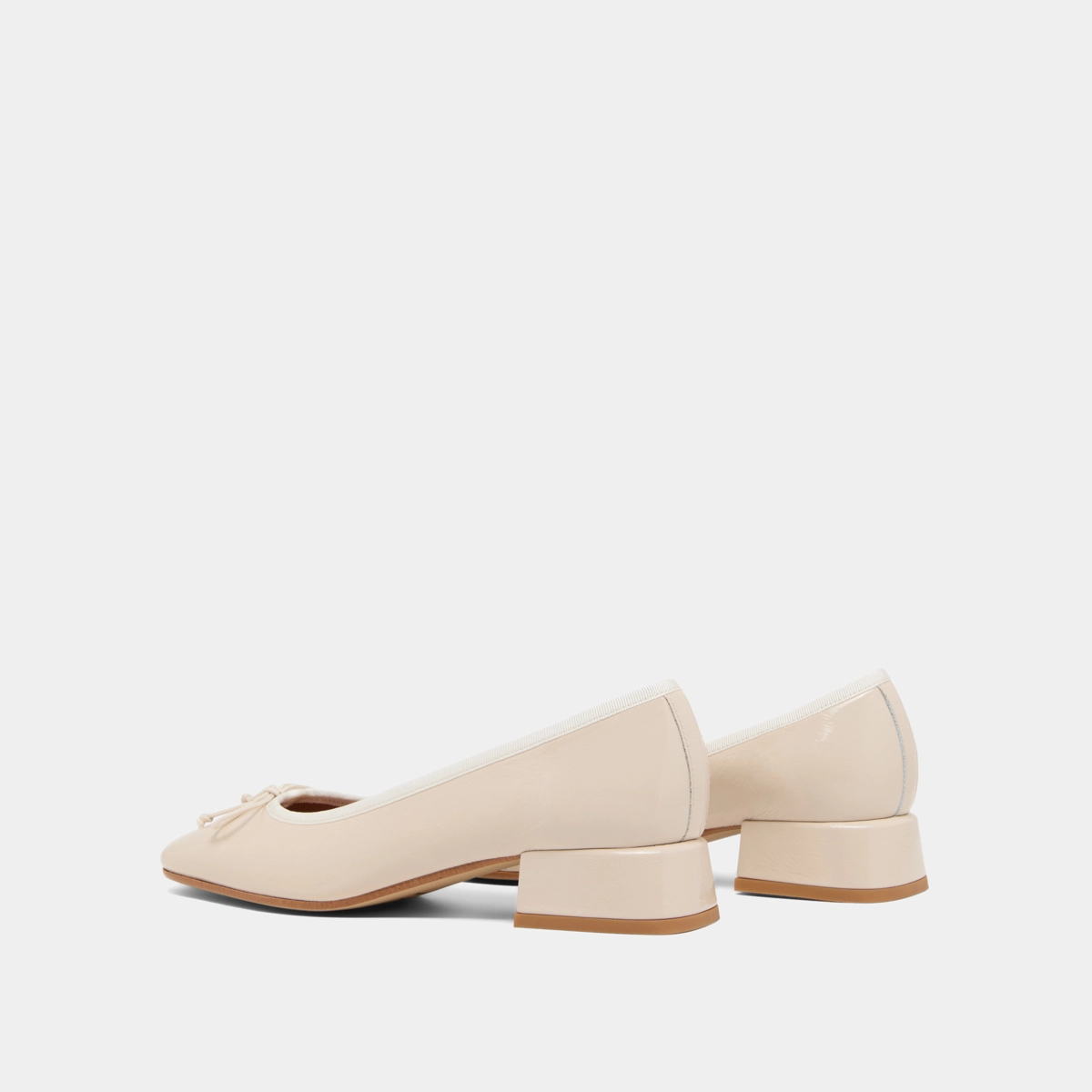 Ballerines à petits talons en vernis plissé écru | DYBIL | Jonak