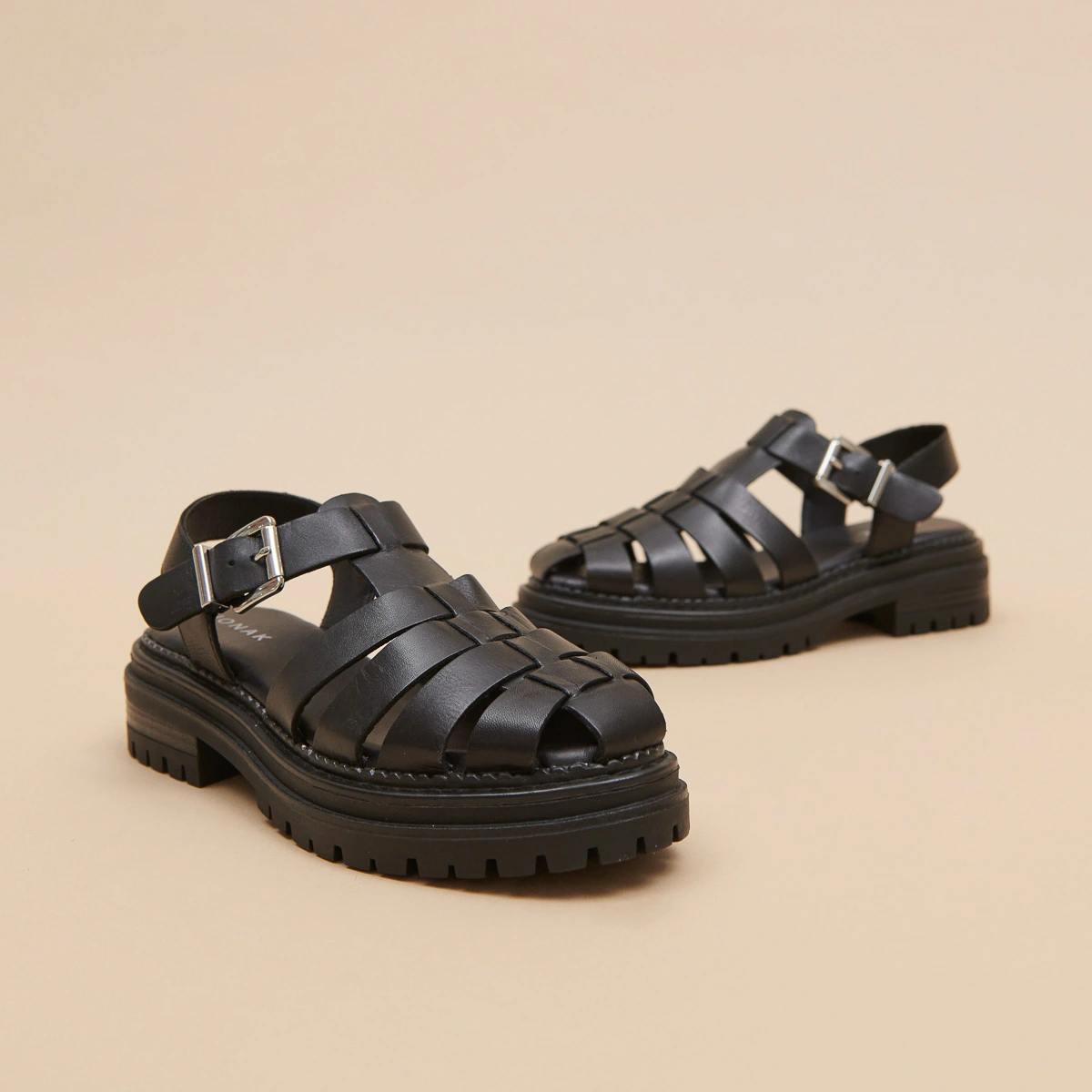 Sandales à plateformes et brides larges en cuir noir | ABRAHAM | Jonak