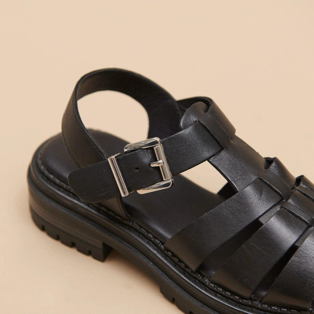 Sandales à plateformes et brides larges en cuir noir | ABRAHAM | Jonak
