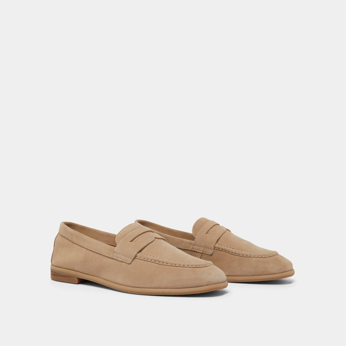 Mocassins à talons plats et bouts arrond... en velours beige | ACA | Jonak