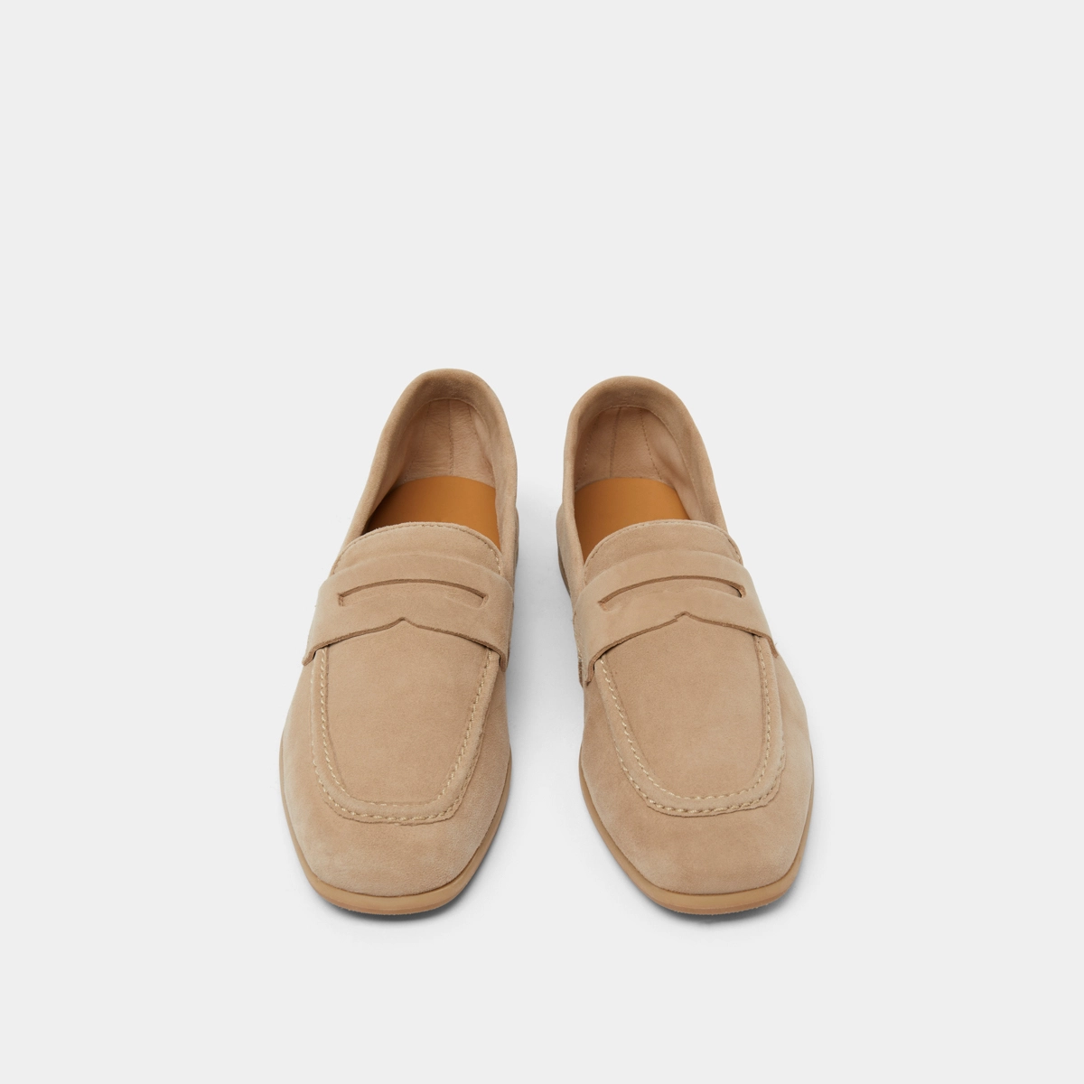 Mocassins à talons plats et bouts arrond... en velours beige | ACA | Jonak