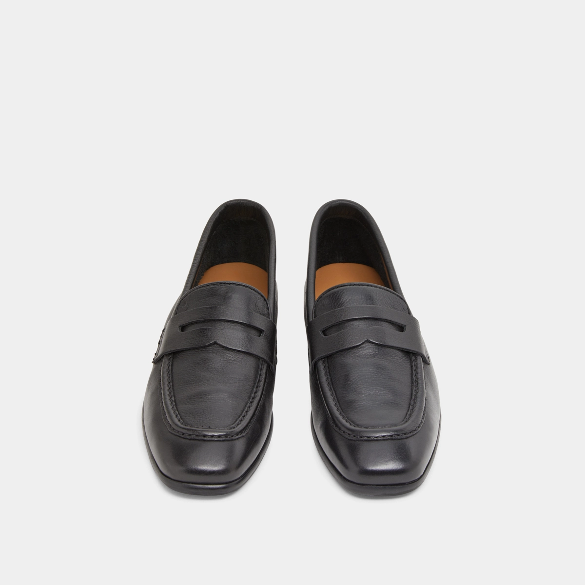 Mocassins à talons plats et bouts arrond... en cuir grainé noir | ACA | Jonak