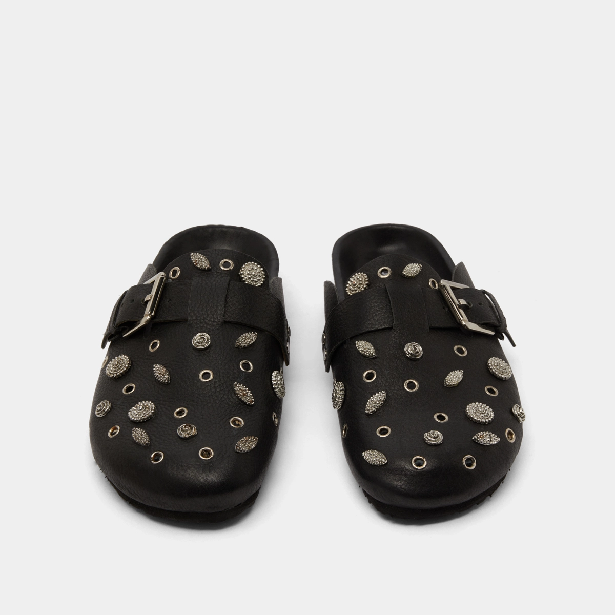 Mules &agrave; d&eacute;tails argent&eacute;s en cuir grain&eacute; noir | WASILA | Jonak