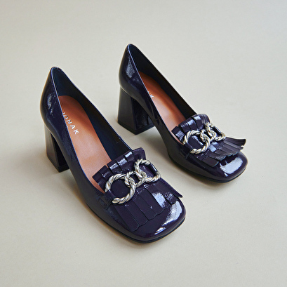 Mocassins à talons et boucles argentées... en vernis plissé violet | DOMITILLE | Jonak