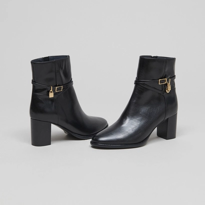 Bottines &agrave; talons haut et charms dor&eacute;s en cuir noir | DRAME | Jonak