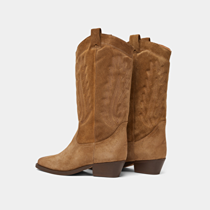 Bottes à bouts pointus et surpiqures apparentes en croute taupe foncé | DELEA | Jonak