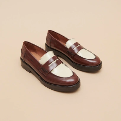 Mocassins &agrave; bouts ronds en cuir glac&eacute; marron et &eacute;cru | MIRNA