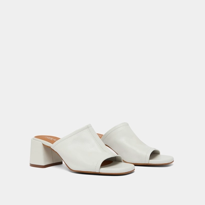 Mules &agrave; talons et bouts ouverts en cuir blanc | BUTTERFLY