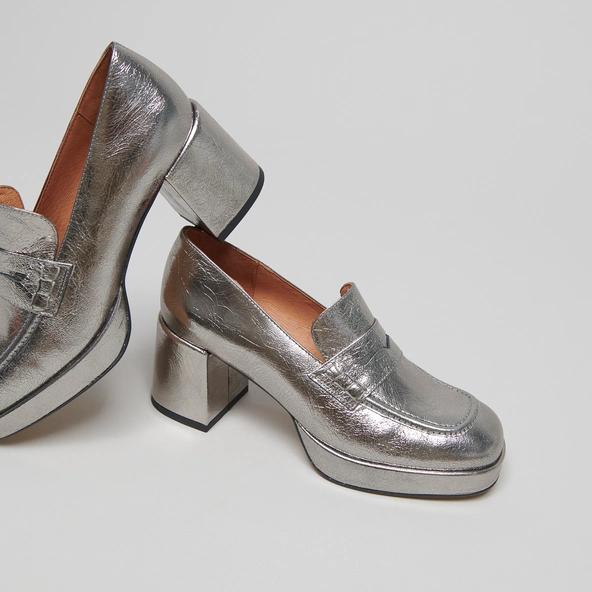 Mocassins &agrave; plateformes en cuir m&eacute;tallis&eacute; | VOLTURA | Jonak