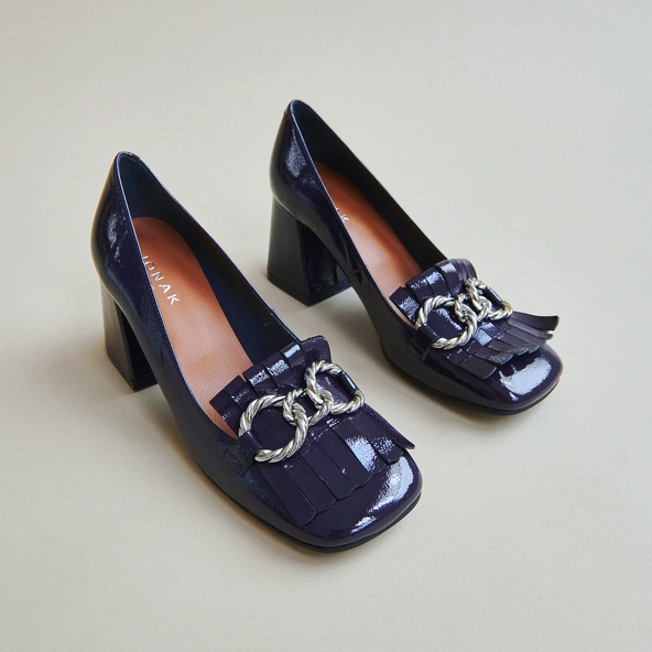 Mocassins à talons et boucles argentées... en vernis plissé violet | DOMITILLE | Jonak