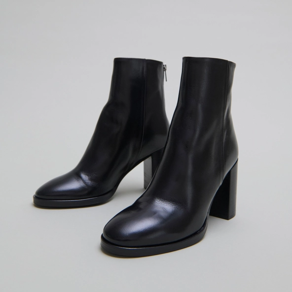 Bottines &agrave; talons en cuir noir | DEEP | Jonak