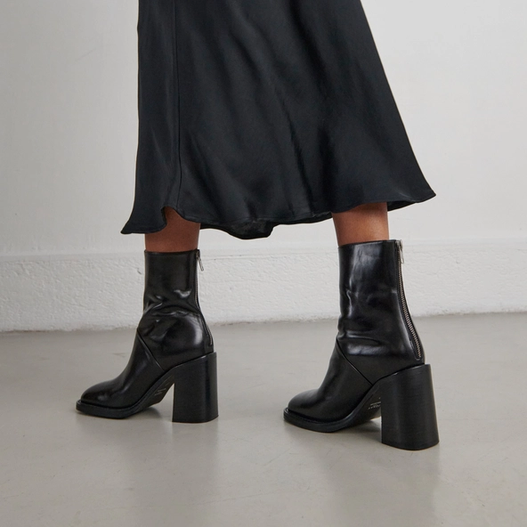 Boots à talons hauts en cuir noir | DUTY | Jonak