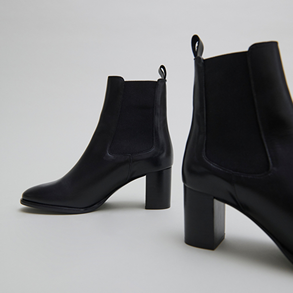 Boots à talons et élastiques en cuir noir | DEVIN | Jonak