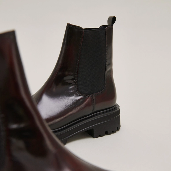 Boots &agrave; semelles crant&eacute;es et &eacute;lastiques en cuir patin&eacute; bordeaux | AMANDINE | Jonak