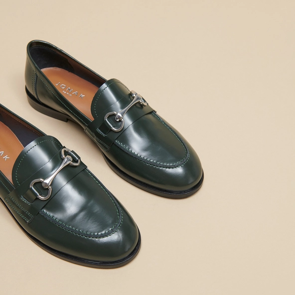Mocassins &agrave; mors argent&eacute;s en cuir glac&eacute; vert sapin | DRAGUIGNAN | Jonak