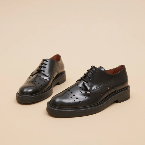 Derbies perc&eacute;es en cuir glac&eacute; noir | AMARANTE | Jonak