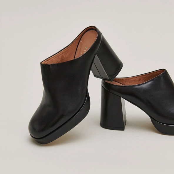 Mules &agrave; talons en cuir noir | VOLCAN | Jonak