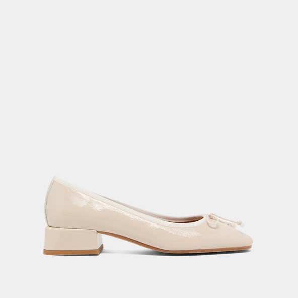 Ballerines à petits talons en vernis plissé écru | DYBIL | Jonak
