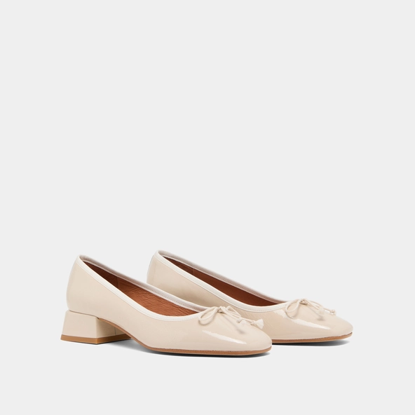 Ballerines à petits talons en vernis plissé écru | DYBIL | Jonak