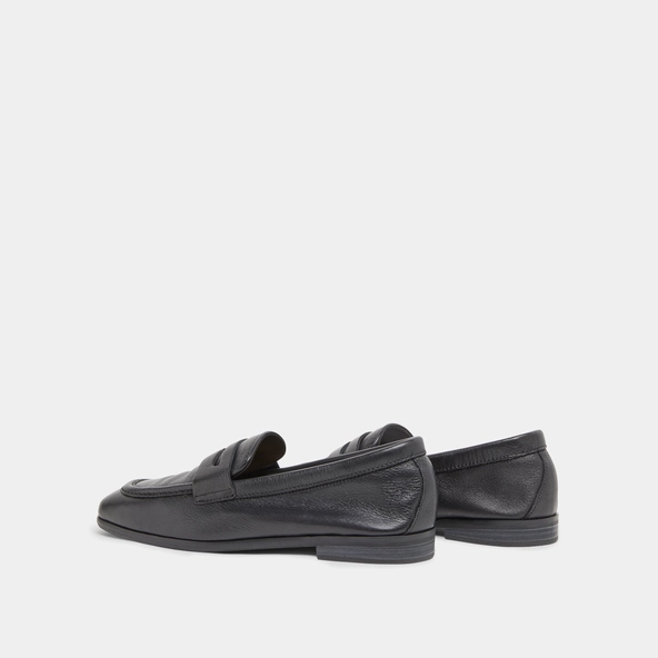 Mocassins à talons plats et bouts arrond... en cuir grainé noir | ACA | Jonak