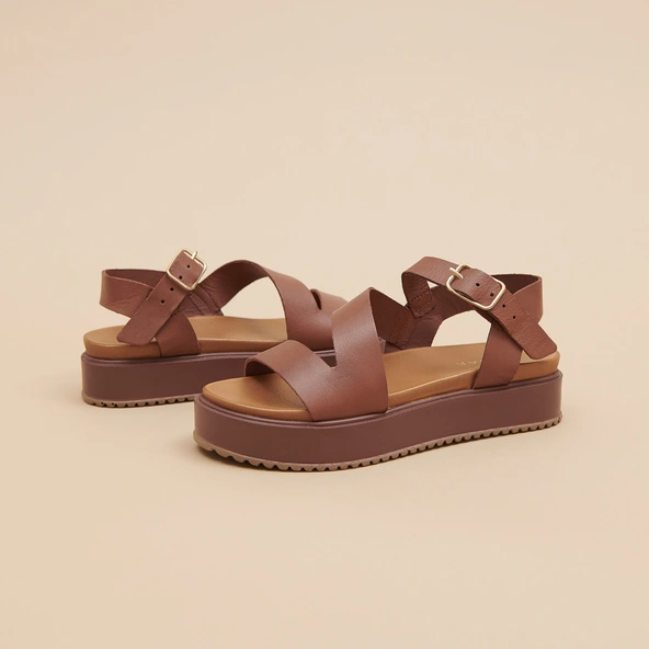Sandales à plateformes et lanières en cuir marron | ISAURE | Jonak