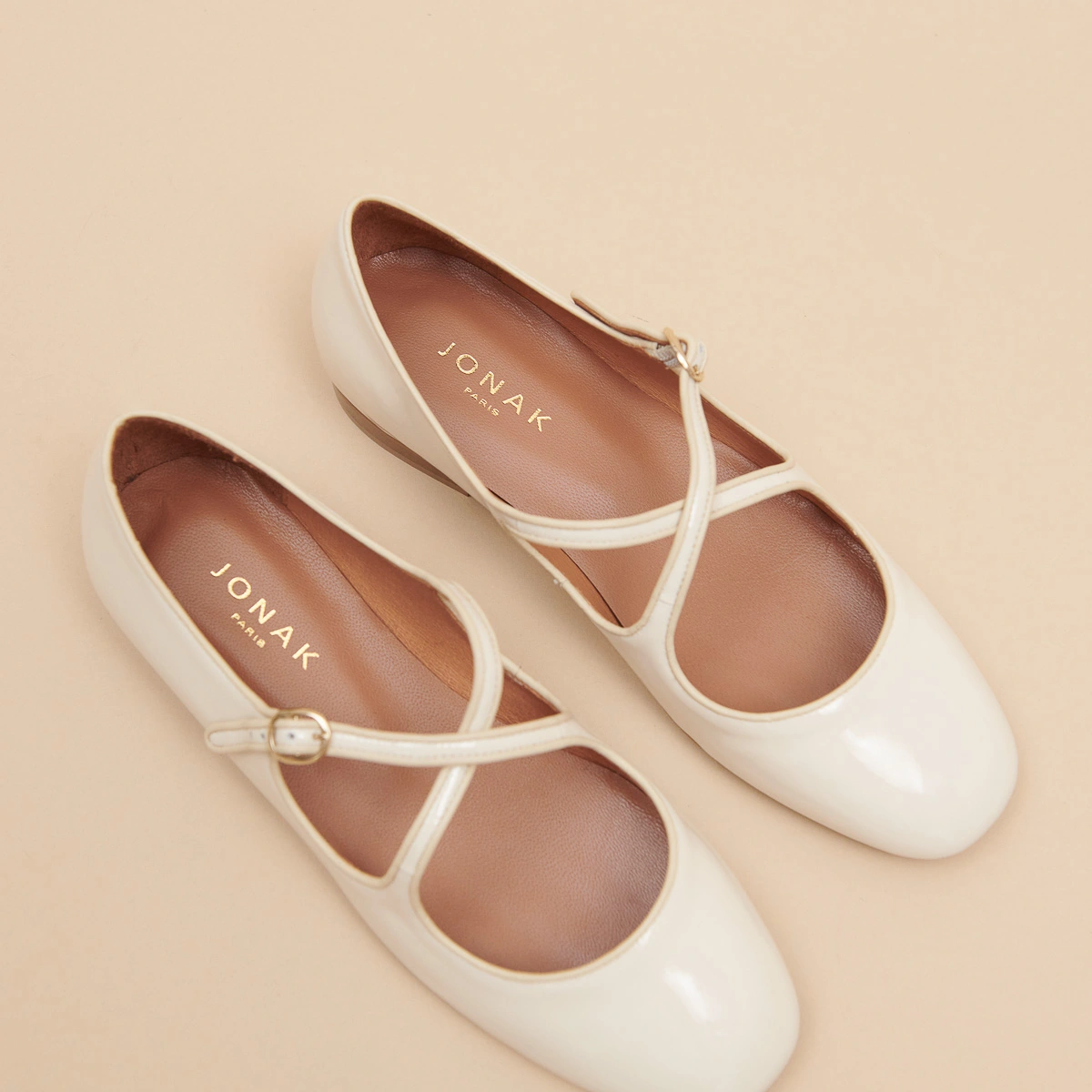 Ballerines à brides entrecroisées en vernis et cuir écrus | DUCKY | Jonak