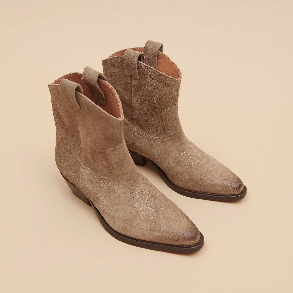 Boots &agrave; talons biseaut&eacute;s en croute taupe | DONATE | Jonak